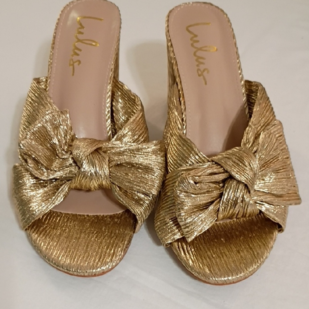 Lulu's Dorothea Gold Knotted Chunky Sandals